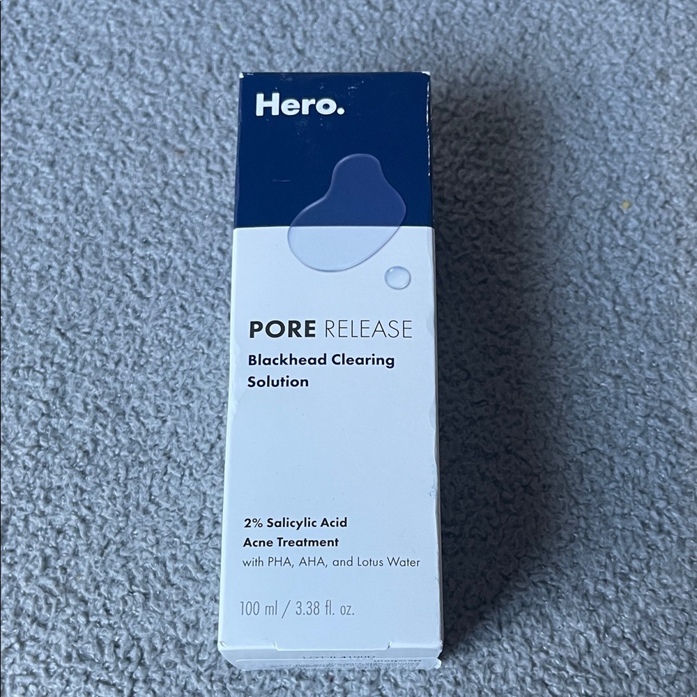 Hero Pore Release Blackhead Clearing Solution - Blue and White new in box